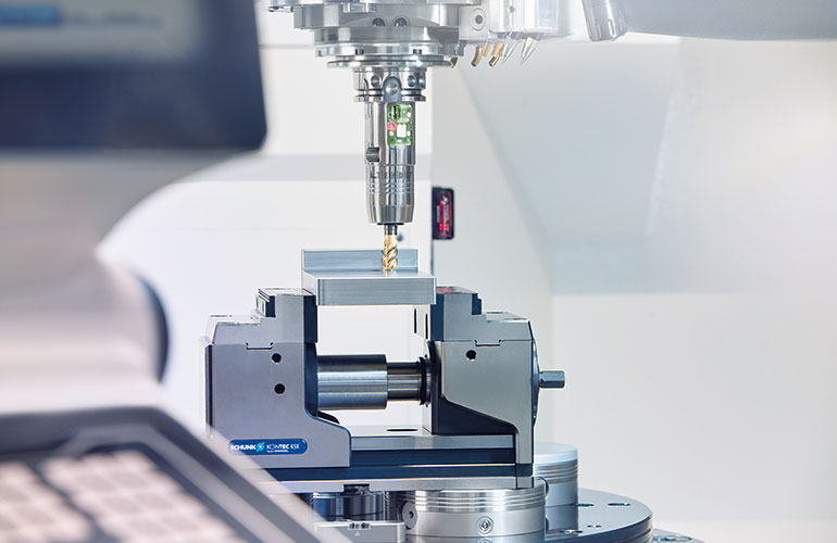 During machining, the TENDO intelligent hydraulic toolholder permanently analyzes the machining process.