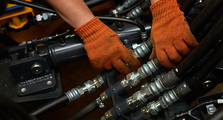 Hydraulic hose connections and disconnections should be done with care, using PPE to prevent contact with fluid. Hoses should also be regularly inspected to look for wear, abrasion and other signs that they could fail.