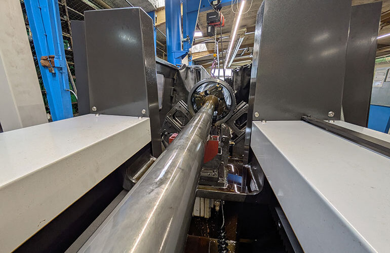 With the extension of the honing machine to a workpiece length of ten metres, Roth Hydraulics offers significant added value for large cylinder production. (Photo: Roth Hydraulics)
