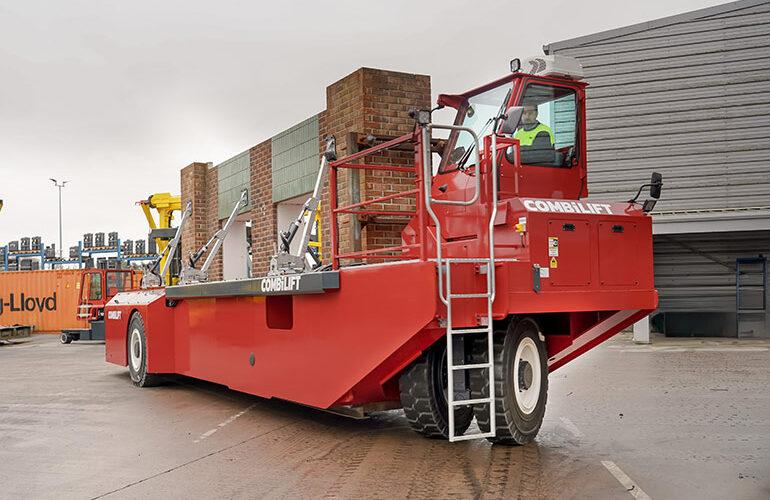 COMBi-SPI self-propelled inloader can hold loads up to 30 tons, simplifying the transport of large, heavy loads such as precast concrete, wall panels or glass A-frames, within production facilities and yard environments.