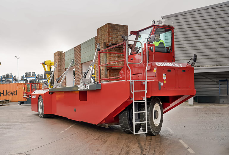 COMBi-SPI self-propelled inloader can hold loads up to 30 tons, simplifying the transport of large, heavy loads such as precast concrete, wall panels or glass A-frames, within production facilities and yard environments.