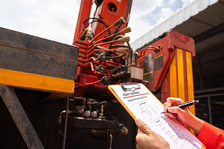 Dangers of hydraulics safety checklist AdobeStock_634714782