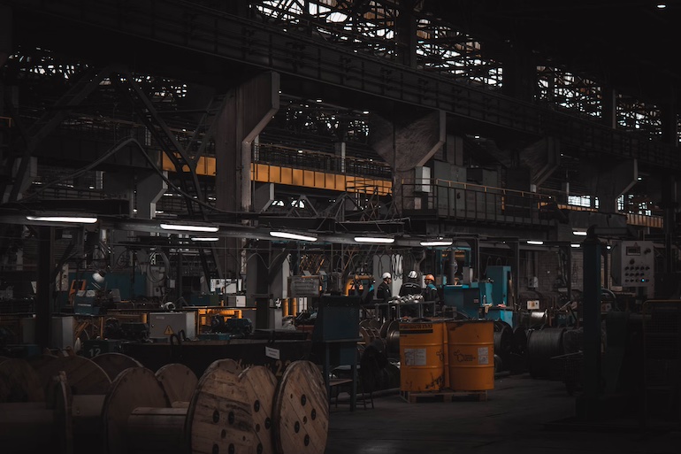 intelligent hydraulics optimize metal forming in manufacturing. 