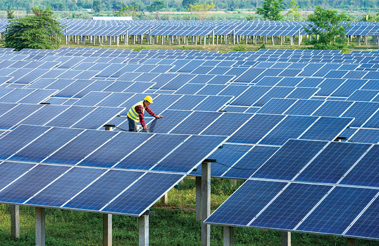 Industrial-scale solar fields require thousands of fasteners during installation. Using hydraulic power packs allows for quicker, more repeatable fastener installation.