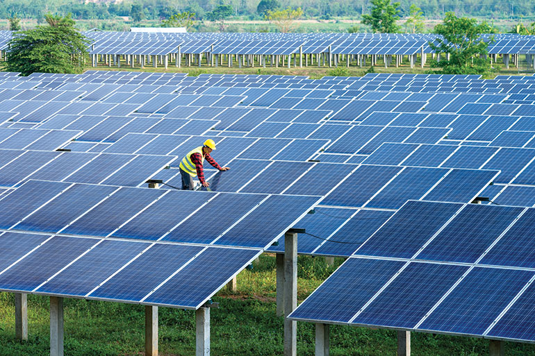 Industrial-scale solar fields require thousands of fasteners during installation. Using hydraulic power packs allows for quicker, more repeatable fastener installation.