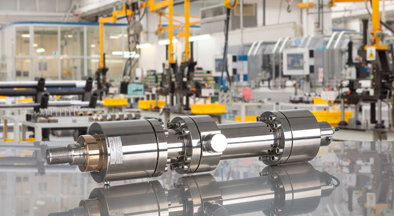 Servocylinders made of stainless steel equipped with digital proportional valves are the ideal smart hydraulic solution tooptimize performances and comfort of naval and marine applications.